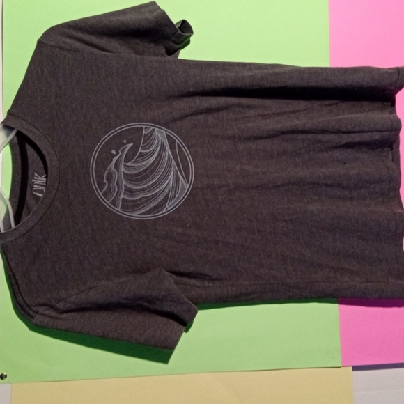 Quicksilver Surfboard Shirt - Picture 1 of 3